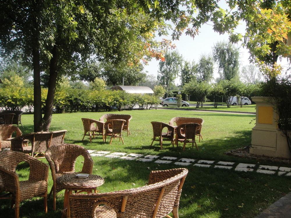 Hotel Villa Malpensa Vizzola Ticino Luaran gambar