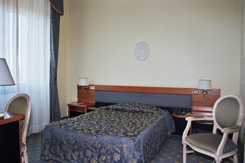 Hotel Villa Malpensa Vizzola Ticino Bilik gambar