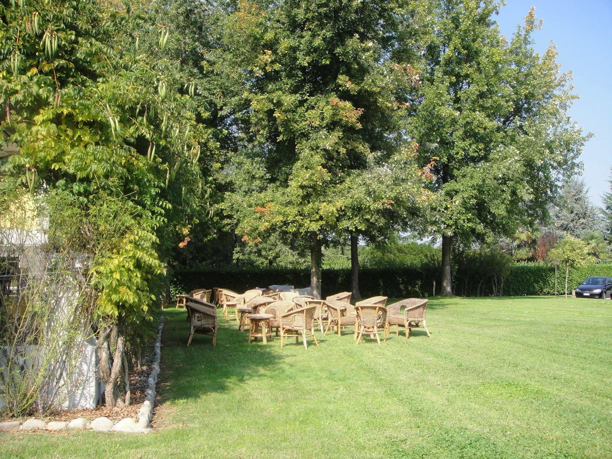 Hotel Villa Malpensa Vizzola Ticino Luaran gambar